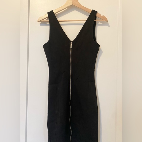Dynamite Black Sleeveless Zip Dress - Picture 2 of 2